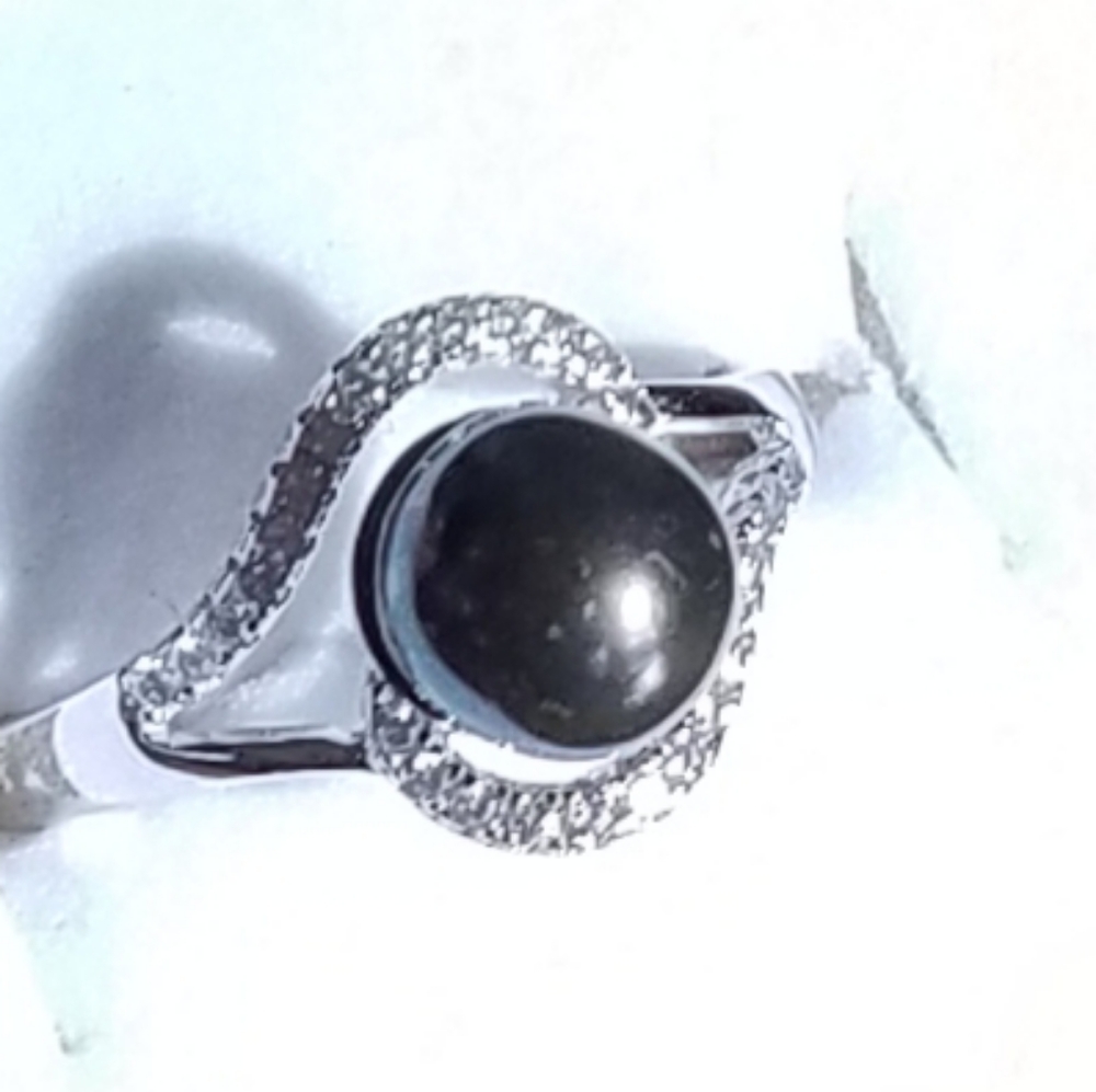 NWOT Dark Gray Pearl Ring